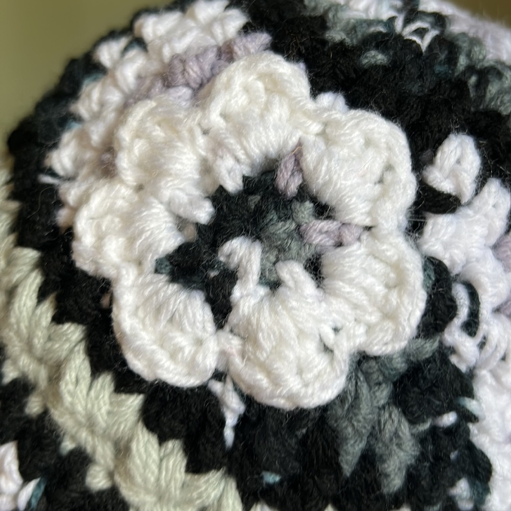 Chunky Black and White Striped Beanie Hat medium - Picture 7 of 10